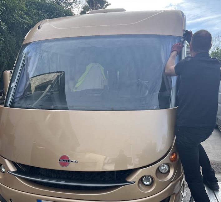 remplacement pare-brise camping car Var Bouches-du-Rhône Alpes-Maritimes - Actiglass PACA
